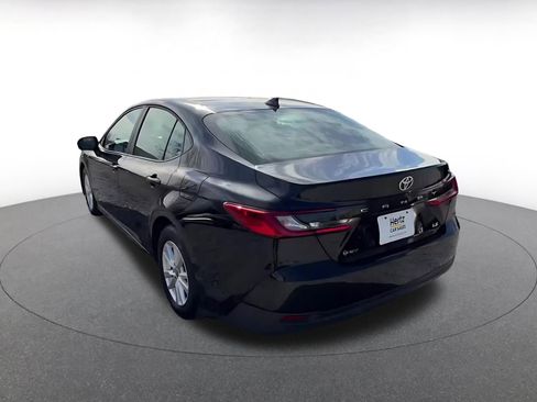 Used 2025 Toyota Camry LE image 11