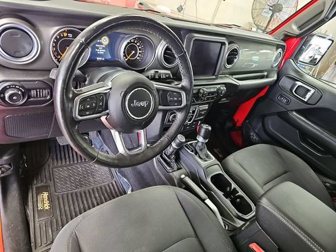 Used 2018 Jeep Wrangler Unlimited Sahara AWD/4WD image 15