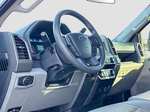 Used 2022 Ford F250 XL w/ Power Equipment Group image 9