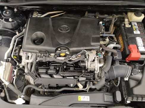 Used 2018 Toyota Camry SE FWD image 30