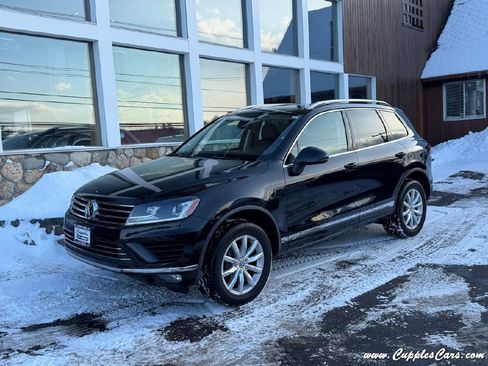 Used 2017 Volkswagen Touareg Sport image 1