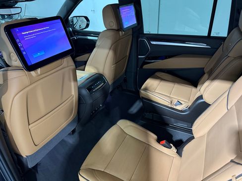 New 2026 Cadillac Escalade ESV Luxury image 43