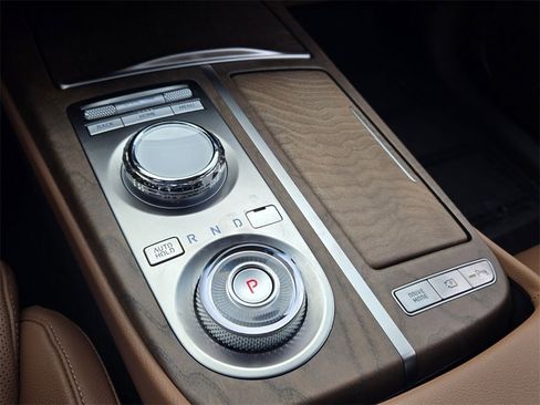 Used 2024 Genesis G80 image 18