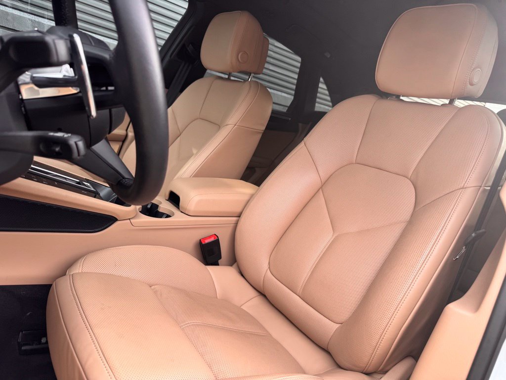 Certified 2026 Porsche Macan AWD/4WD image 15
