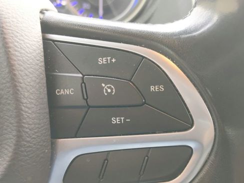 Used 2019 Chrysler 300 Touring L w/ Quick Order Package 22F image 22