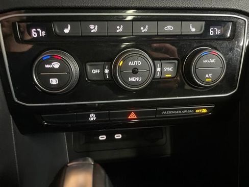 Certified 2023 Volkswagen Atlas Cross Sport SEL R-Line AWD/4WD image 21