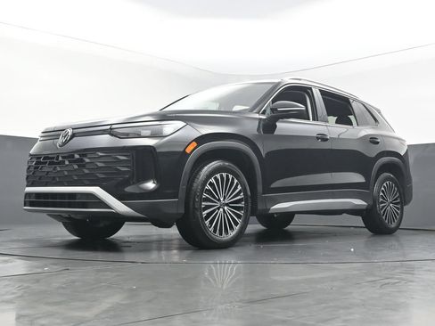 Used 2025 Volkswagen Tiguan S FWD image 51