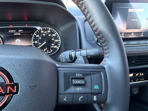 Used 2025 Nissan Rogue SV image 31