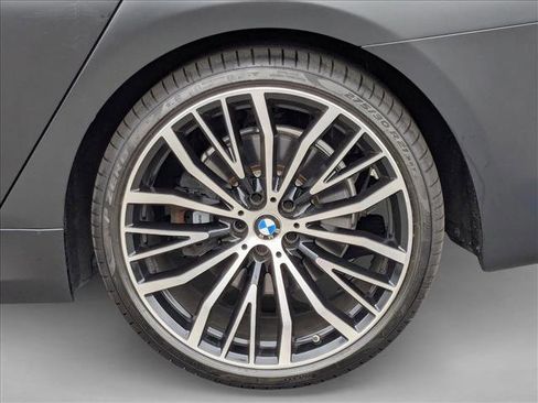 Used 2019 BMW 740i w/ M Sport Package image 27