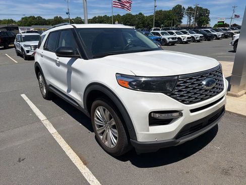 Used 2021 Ford Explorer Platinum w/ Equipment Group 601A AWD/4WD image 3