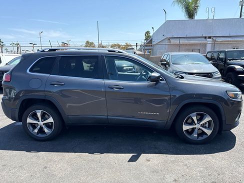 Used 2019 Jeep Cherokee Limited FWD image 10