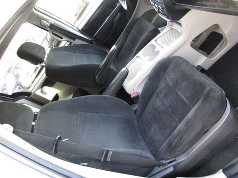 Used 2013 Dodge Grand Caravan SXT image 27
