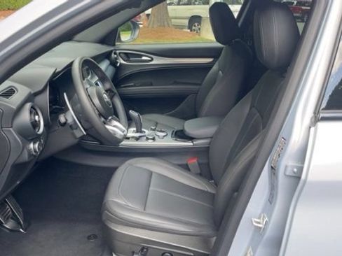 Used 2025 Alfa Romeo Stelvio Sprint AWD/4WD image 5