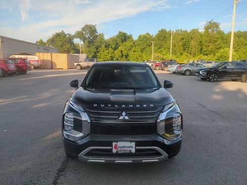 Used 2022 Mitsubishi Outlander SE FWD image 2