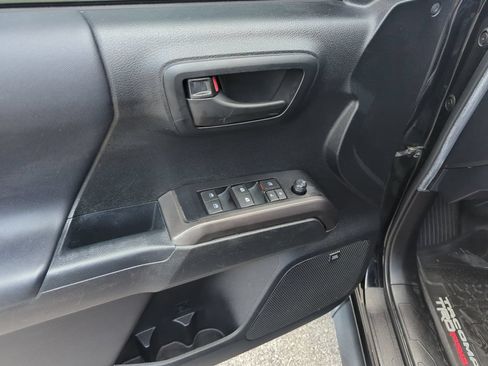 Used 2022 Toyota Tacoma TRD Pro AWD/4WD image 18