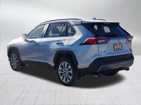 Used 2019 Toyota RAV4 Limited image 5
