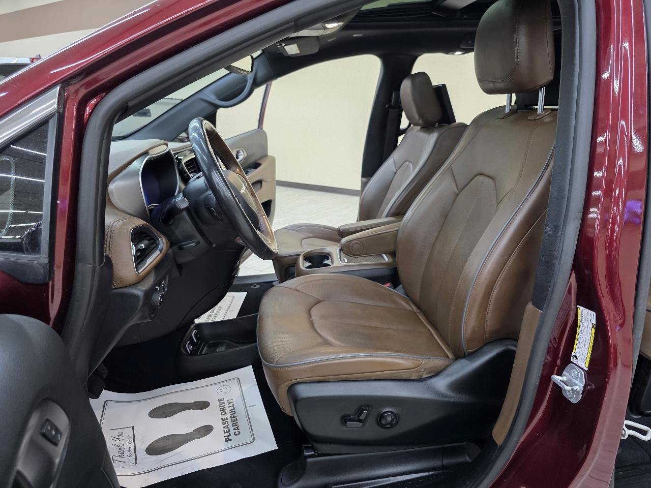 Used 2020 Chrysler Pacifica Limited w/ Advanced Safetytec Group FWD image 19