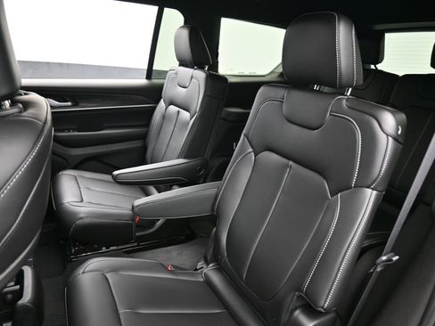 Used 2025 Jeep Grand Cherokee L Limited w/ Black Appearance Package image 29