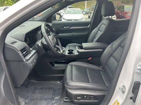 Used 2025 GMC Terrain Elevation w/ Elevation Premium Package AWD/4WD image 12