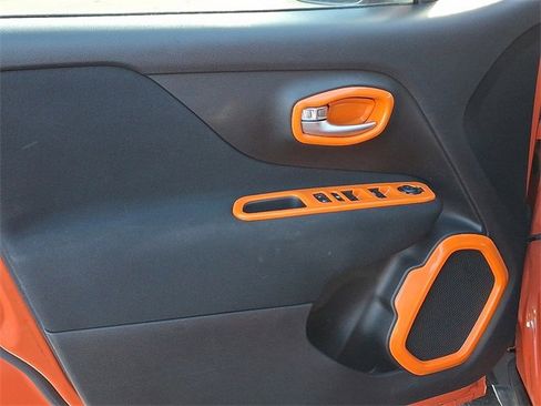 Used 2020 Jeep Renegade Latitude image 12