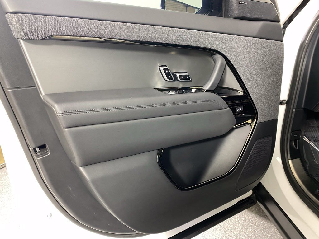 Used 2023 Land Rover Range Rover Sport SE AWD/4WD image 9