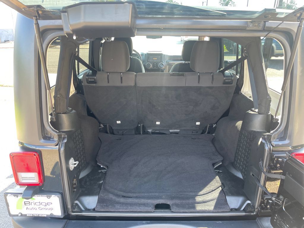 Used 2018 Jeep Wrangler Unlimited Sport S AWD/4WD image 17