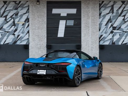 Used 2023 McLaren Artura image 15
