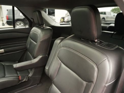 Certified 2022 Ford Explorer XLT w/ Equipment Group 202A RWD image 17