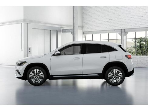 Certified 2025 Mercedes-Benz GLA 250 4MATIC image 34