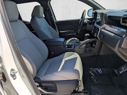 Certified 2024 Toyota Tacoma SR5 AWD/4WD image 19