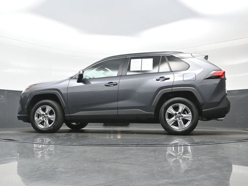 Used 2025 Toyota RAV4 XLE AWD/4WD image 30