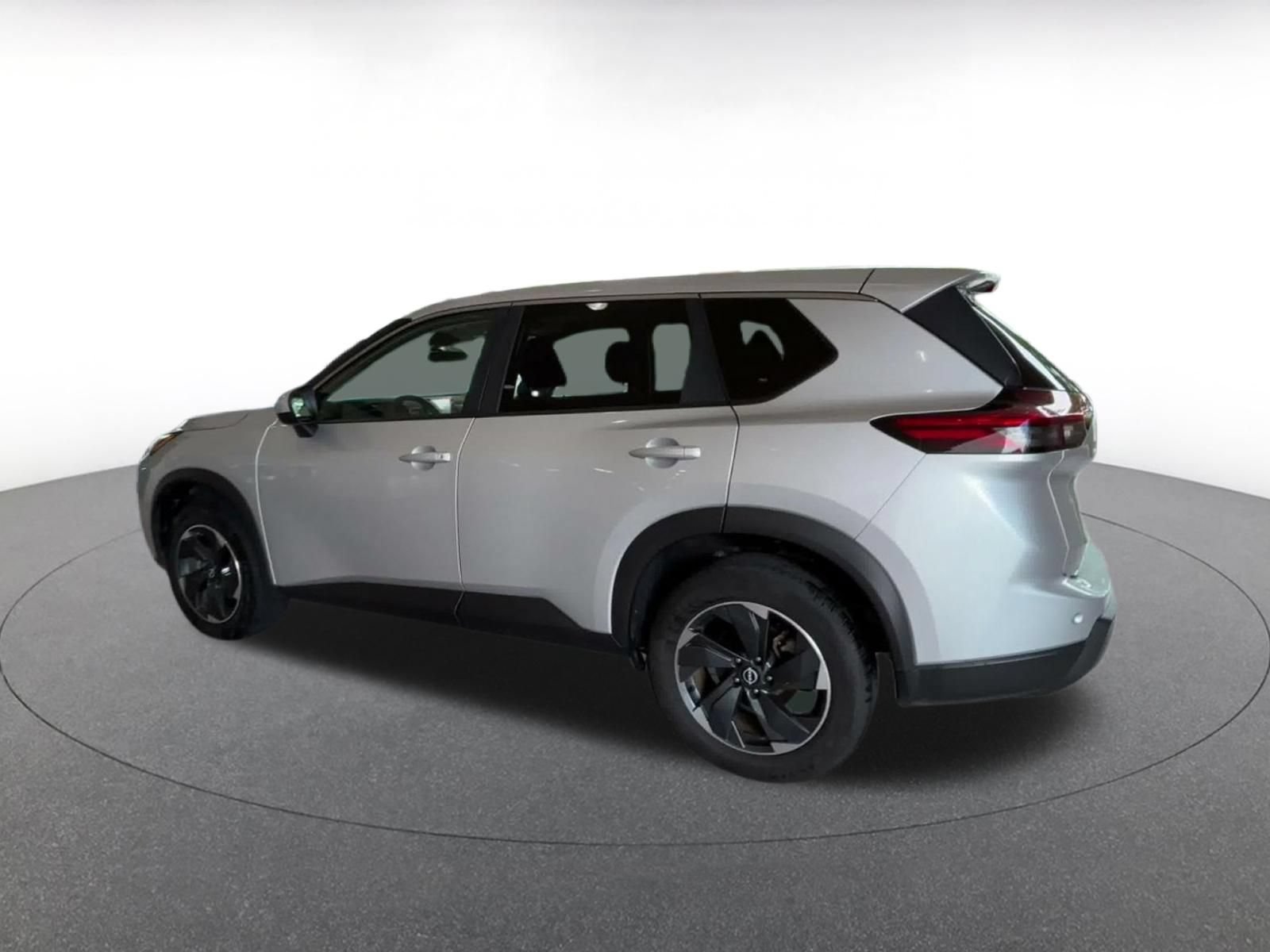 Used 2025 Nissan Rogue SV FWD image 9
