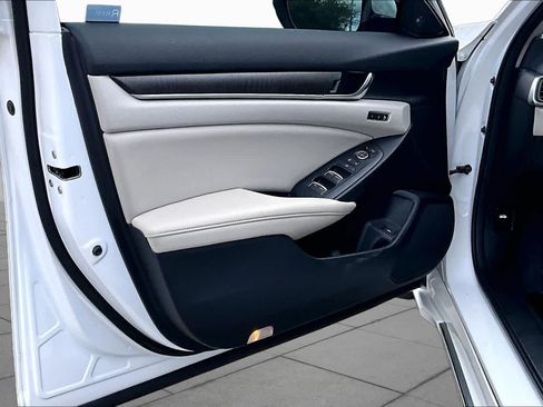 Used 2022 Honda Accord Touring image 21