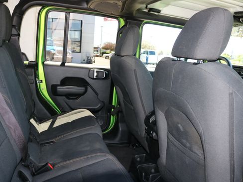 Used 2025 Jeep Gladiator Sport AWD/4WD image 23