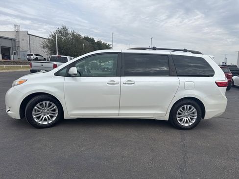 Used 2016 Toyota Sienna XLE image 6