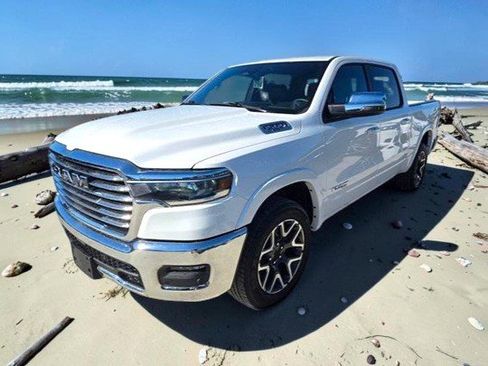 Used 2025 RAM 1500 Laramie AWD/4WD image 2