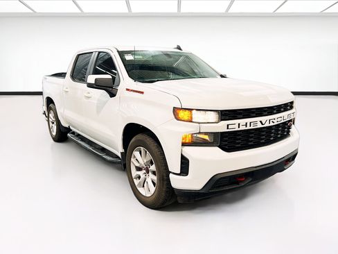 Used 2020 Chevrolet Silverado 1500 Custom w/ Custom Value Package image 3