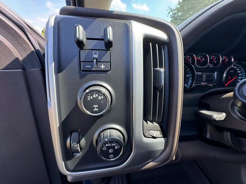 Used 2017 GMC Sierra 2500 SLT w/ Duramax Plus Package AWD/4WD image 17