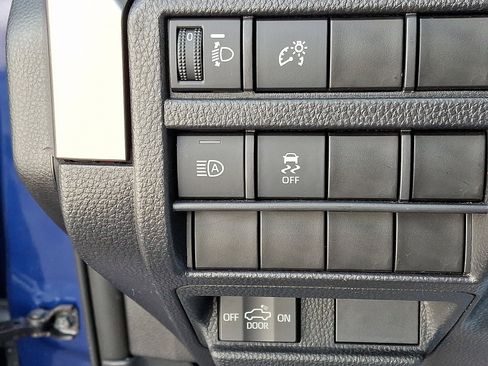 Used 2025 Toyota Tacoma TRD Off-Road image 27