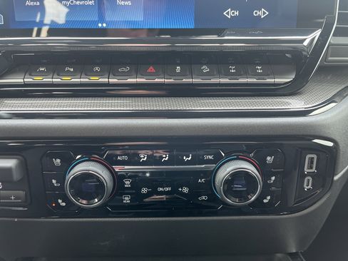 Used 2025 Chevrolet Silverado 1500 ZR2 w/ Technology Package image 32