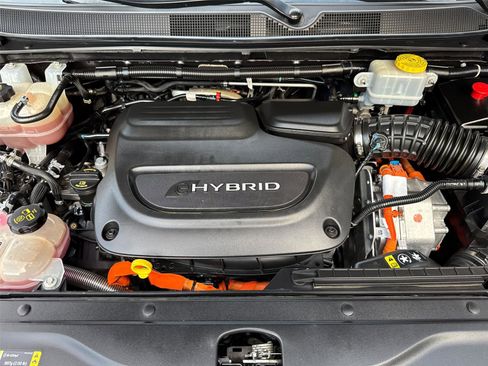 Used 2020 Chrysler Pacifica Limited w/ Advanced Safetytec Group image 8