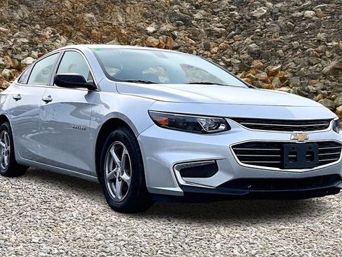 Used 2018 Chevrolet Malibu LS image 9