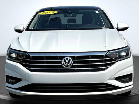 Used 2019 Volkswagen Jetta SEL Premium FWD image 2