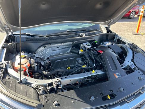 Used 2025 Chevrolet Trax LT w/ LT Convenience Package image 32