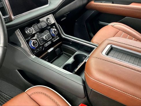 Used 2023 GMC Yukon Denali Ultimate image 15
