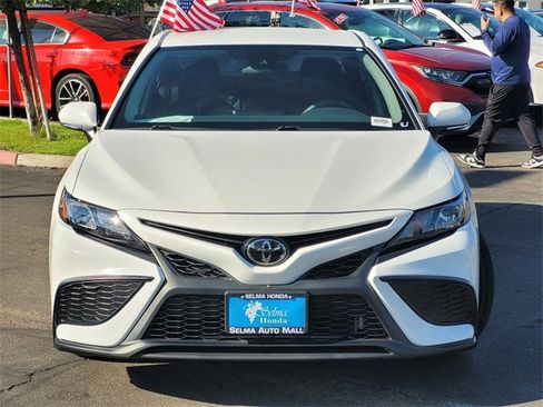 Used 2024 Toyota Camry SE image 3