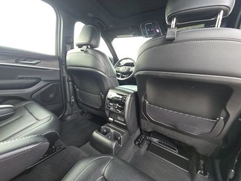 Used 2025 Jeep Grand Cherokee L Limited w/ Black Appearance Package RWD image 17