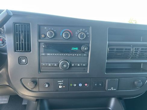 Certified 2025 Chevrolet Express 3500 LT w/ LT Preferred Equipment Group RWD image 13