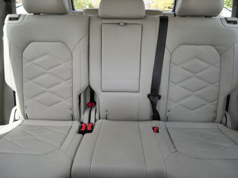 Certified 2025 Volkswagen Atlas SE AWD/4WD image 13