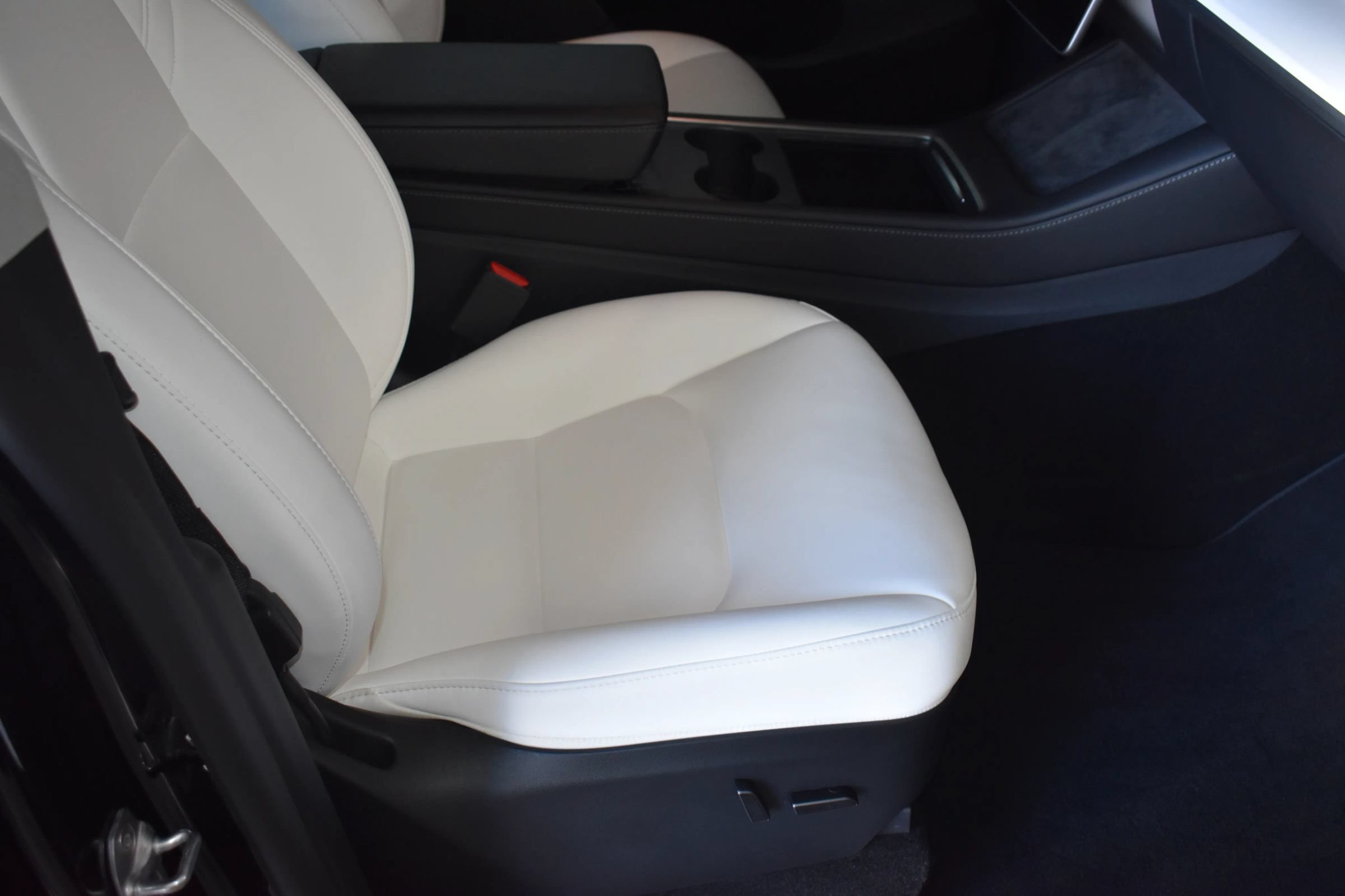 Used 2023 Tesla Model Y Long Range AWD/4WD image 16